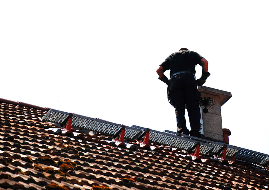 Czyszczenie komina ze smoły