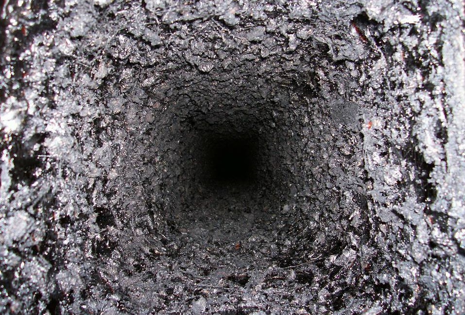 Jak czyścić komin z sadzy