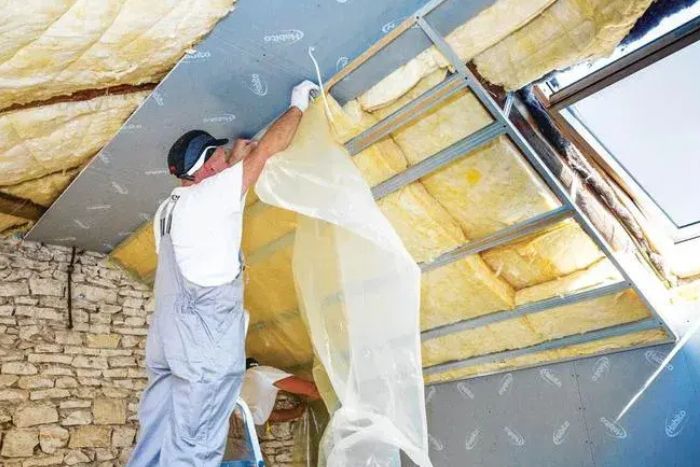 montaż folii budowlanych