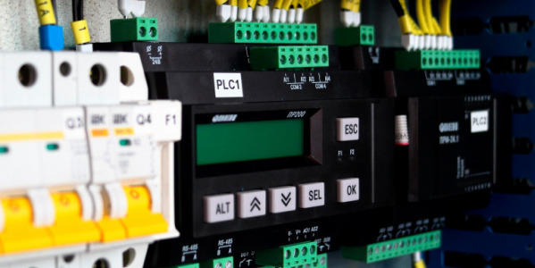 Poznaj techsterowniki: Co to jest i jak działają