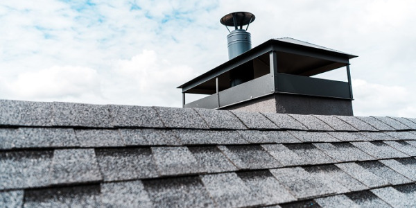 Daszek na komin czyli strażak – ochrona i estetyka w jednym