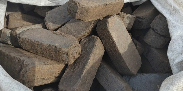 Opinie o brykiecie torfowym jako alternatywie opałowej