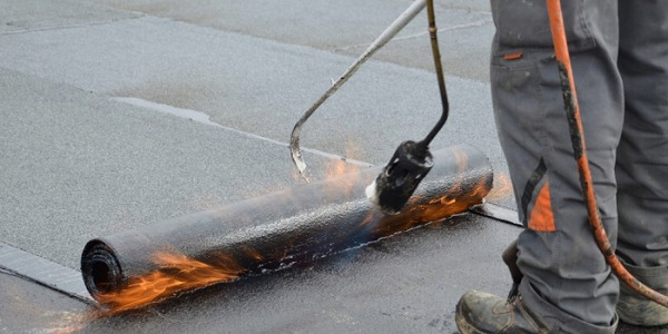 Papa termozgrzewalna – trwałe pokrycia dachowe