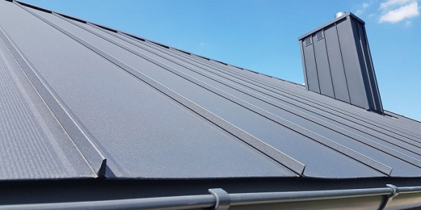 Wybór blachy na rąbek – kluczowe kryteria