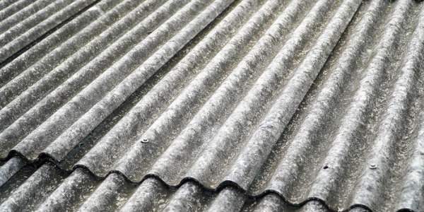 Wykorzystanie eternitu na dachu domu praktyczne informacje